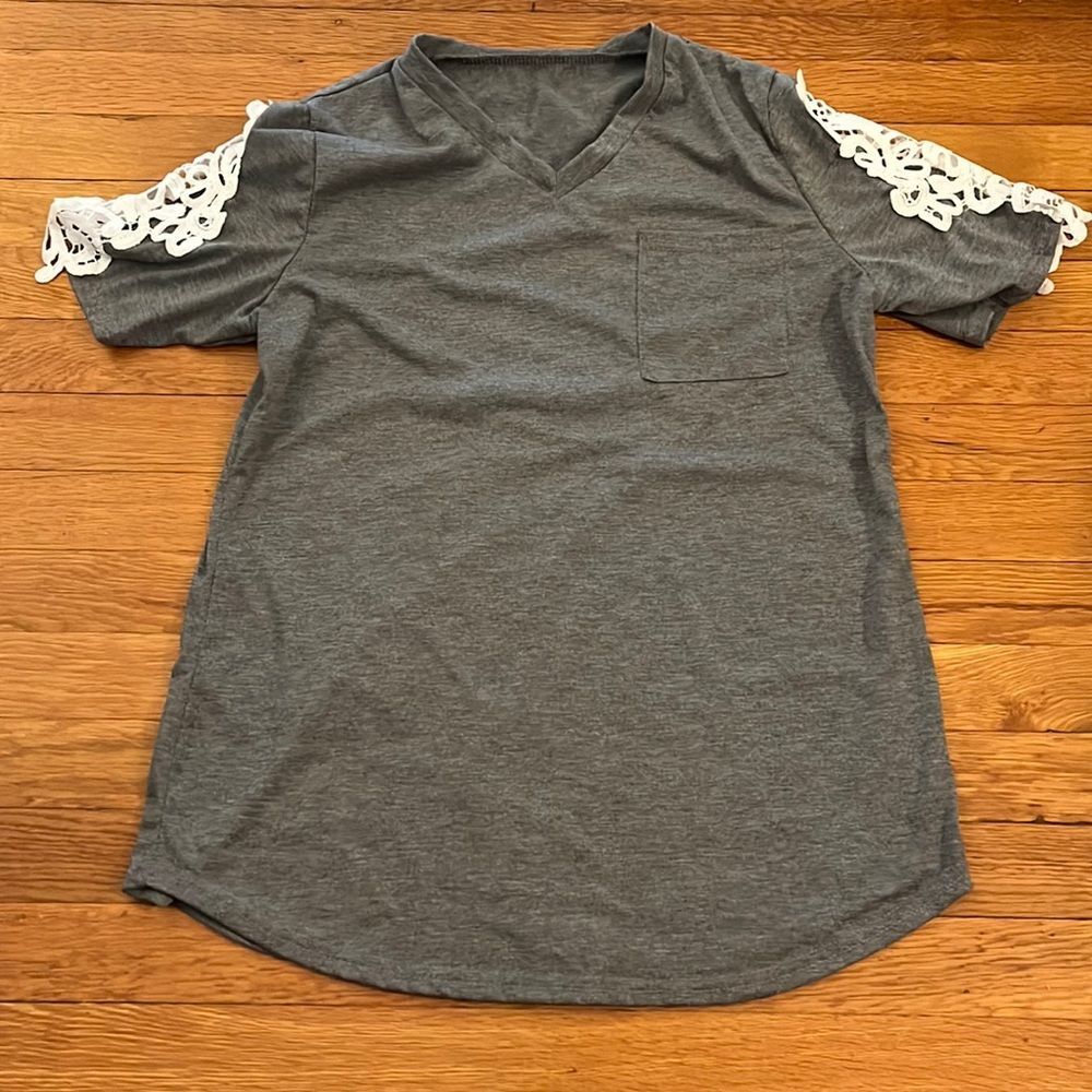 ⭐5/$25-Shirt Sleeve Tee with Lace Detail